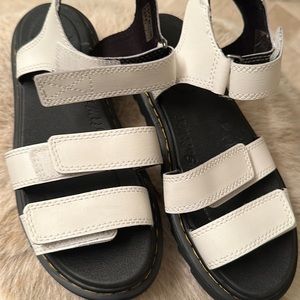 Kids white sandals Fit like women’s size 6